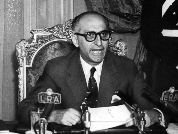 ESOS BURGUESES ASAZ EGOÍSTAS&nbsp;II